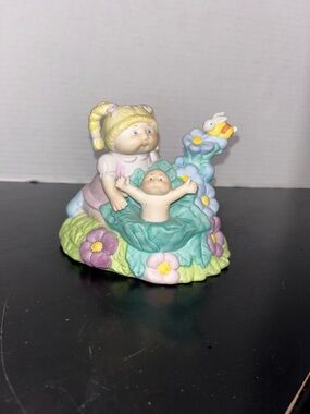 VINTAGE CABBAGE PATCH KIDS PORCELAIN MUSIC BOX "IT'S A SMALL WORLD"